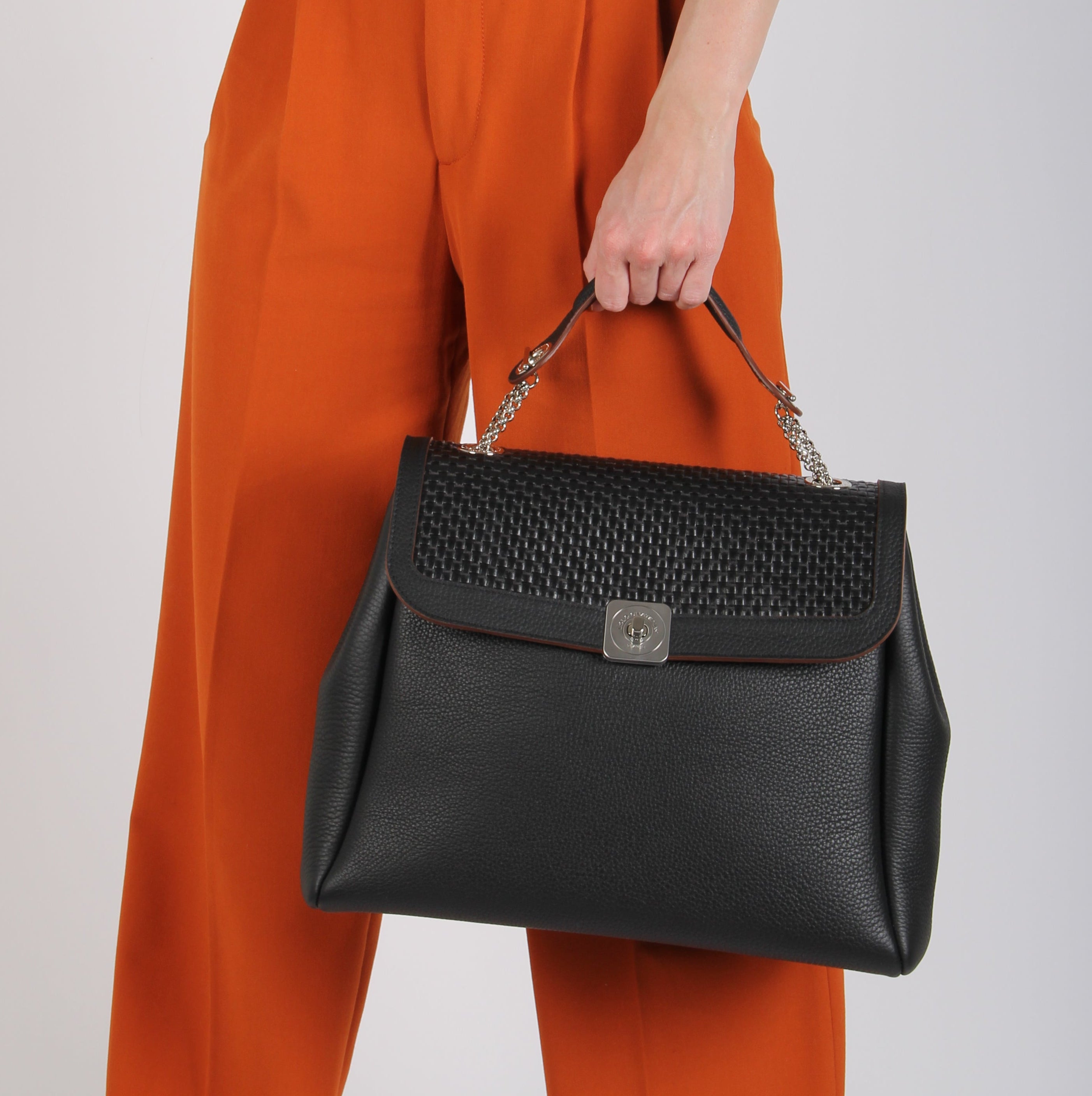 Small bag - Removable flap and shoulder handle