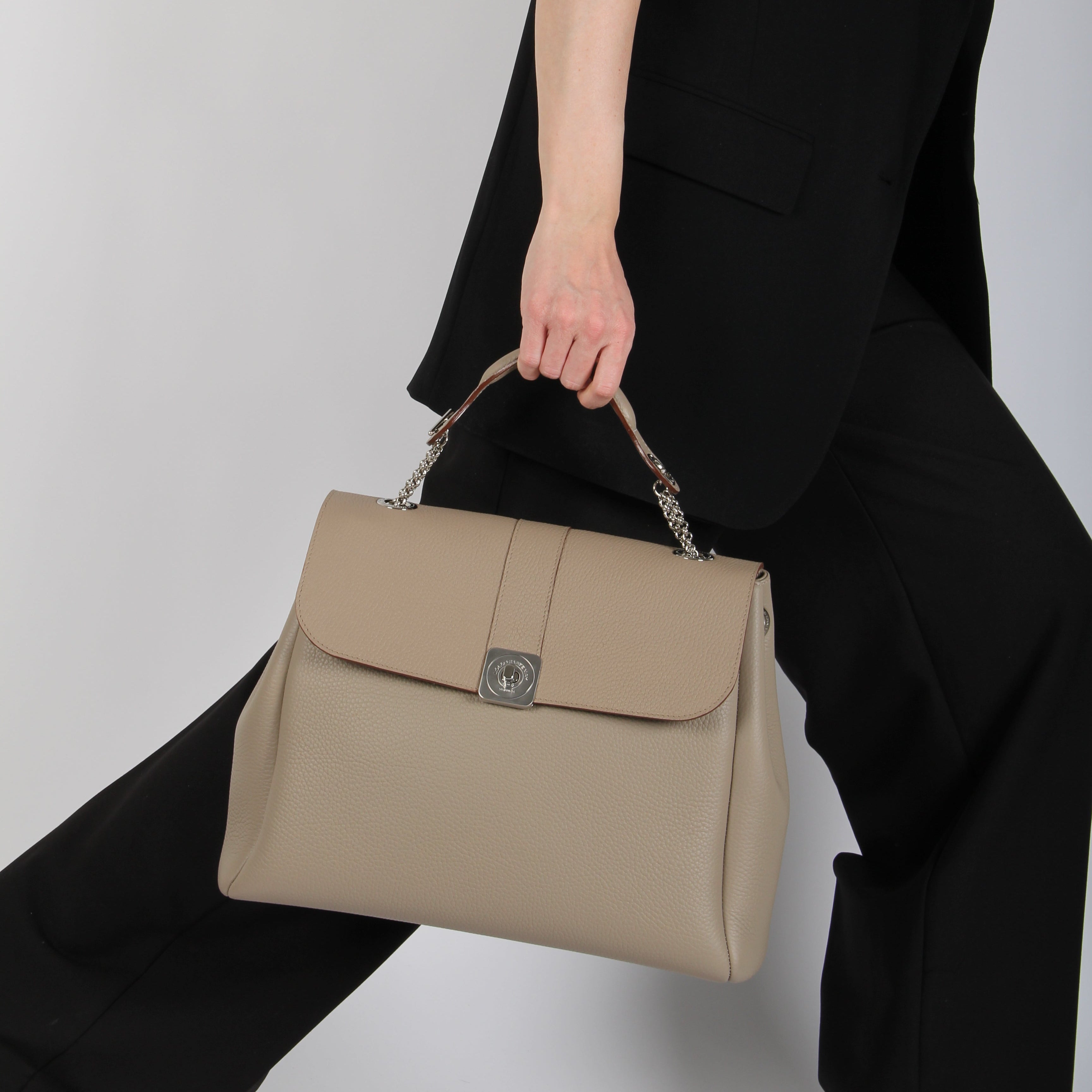 Small bag - Removable flap and shoulder handle