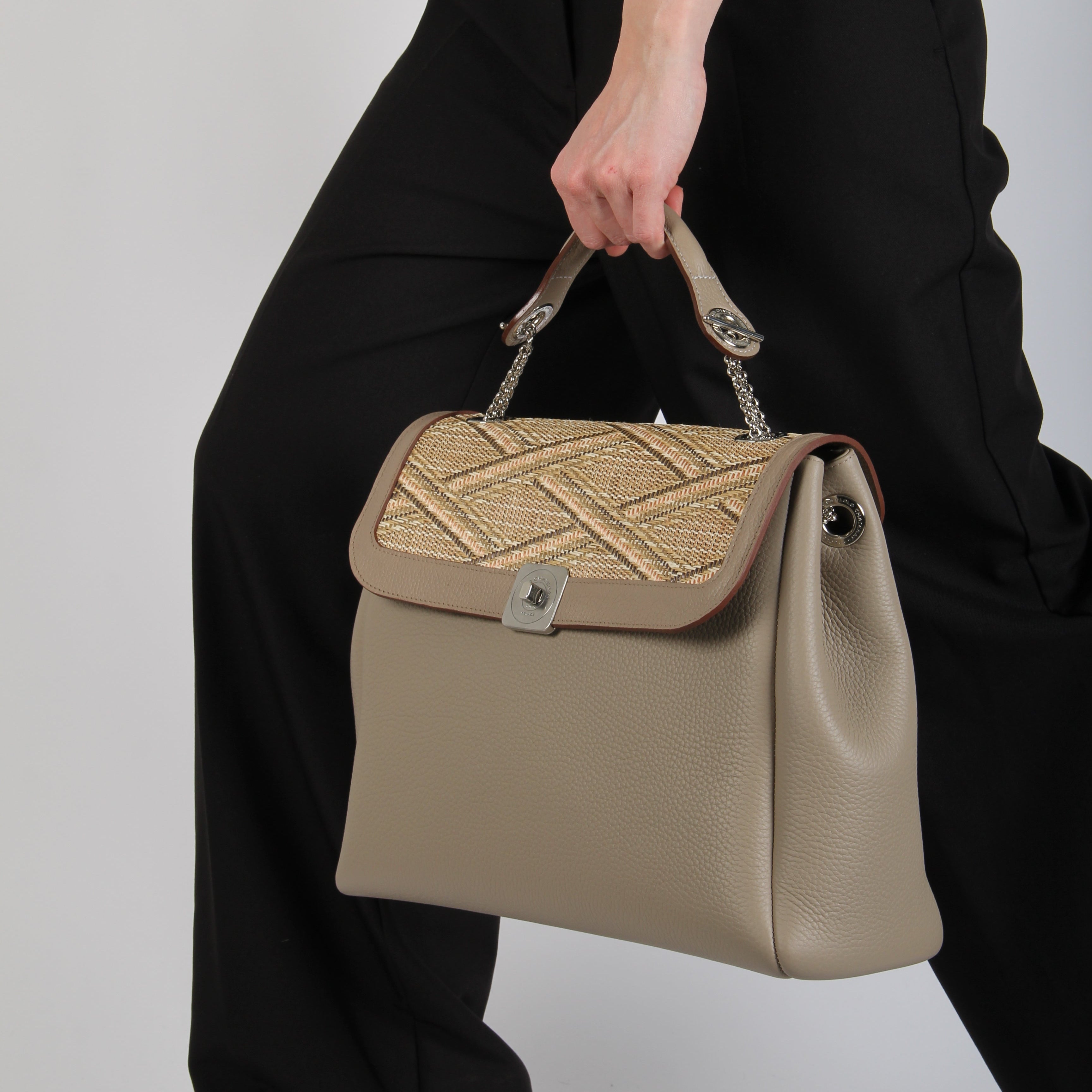 Small bag - Removable flap and shoulder handle