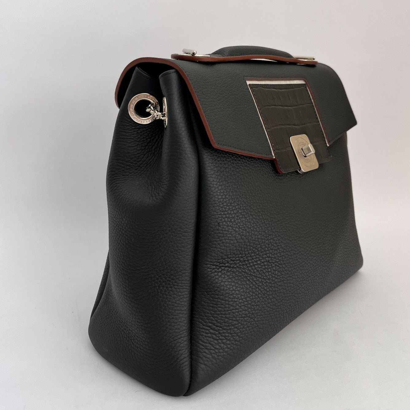 Small bag - Removable flap and shoulder handle
