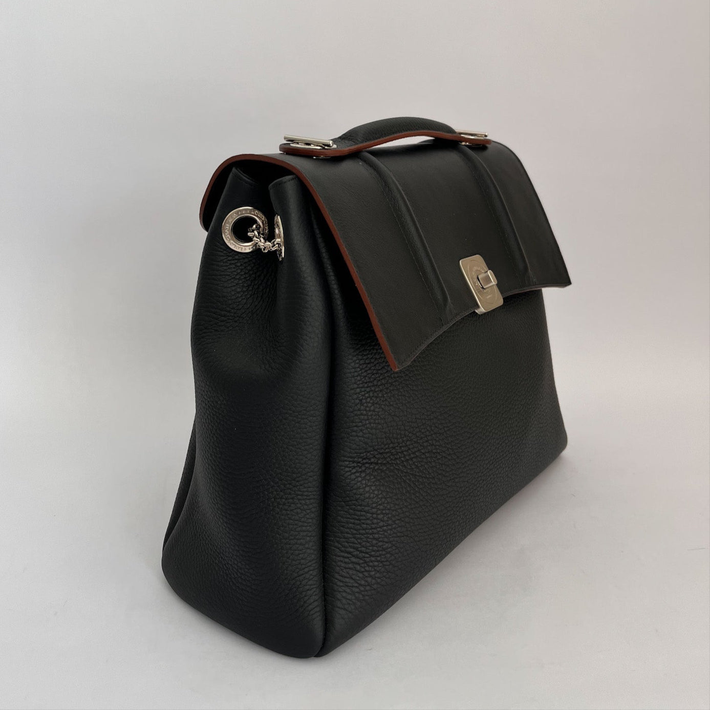 Small bag - Removable flap and shoulder handle