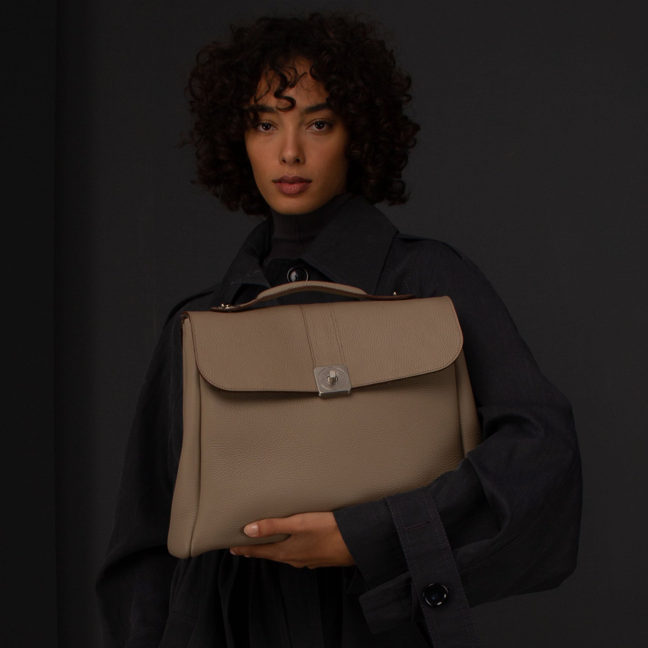 Small bag - Removable flap and shoulder handle