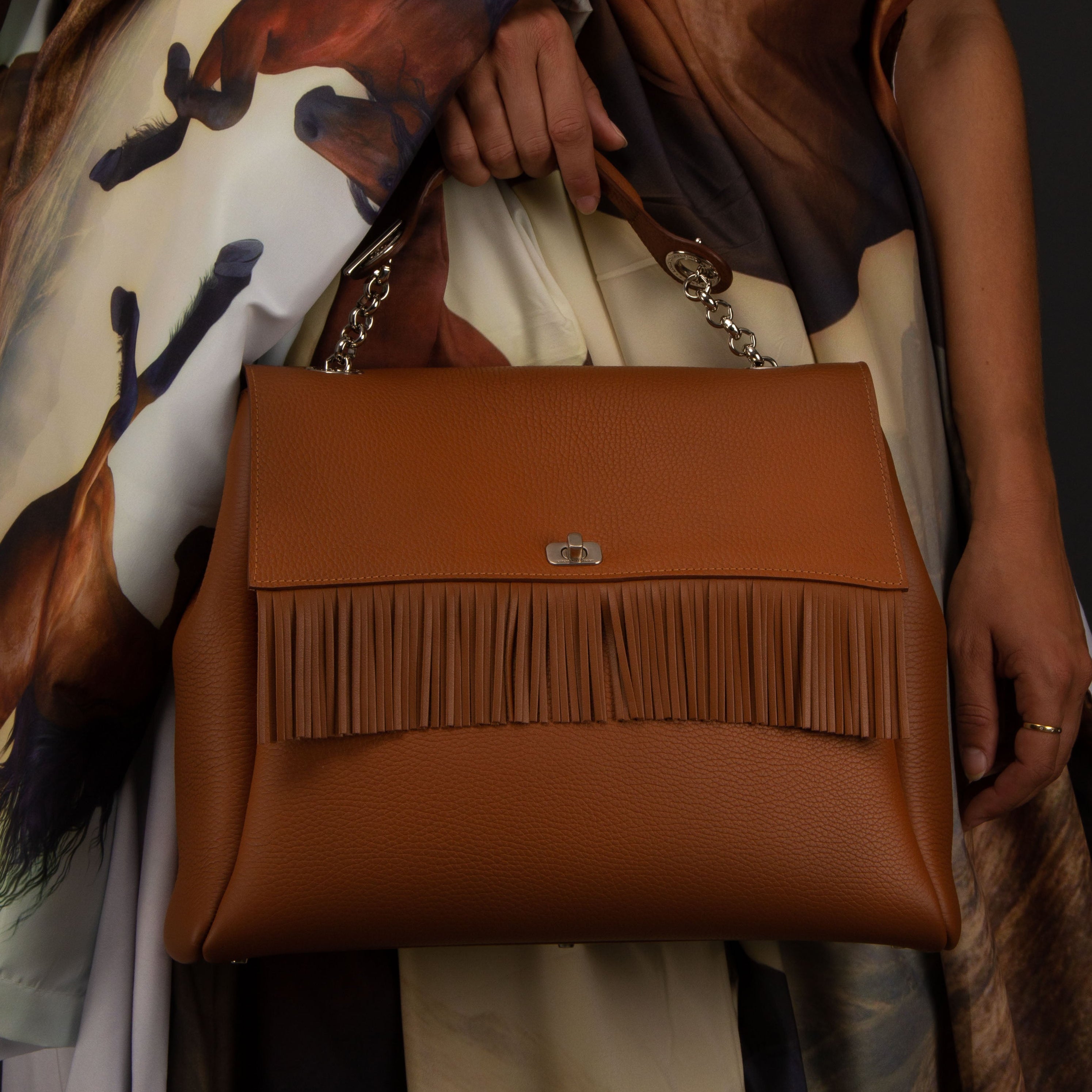 Small bag - Removable flap and shoulder handle