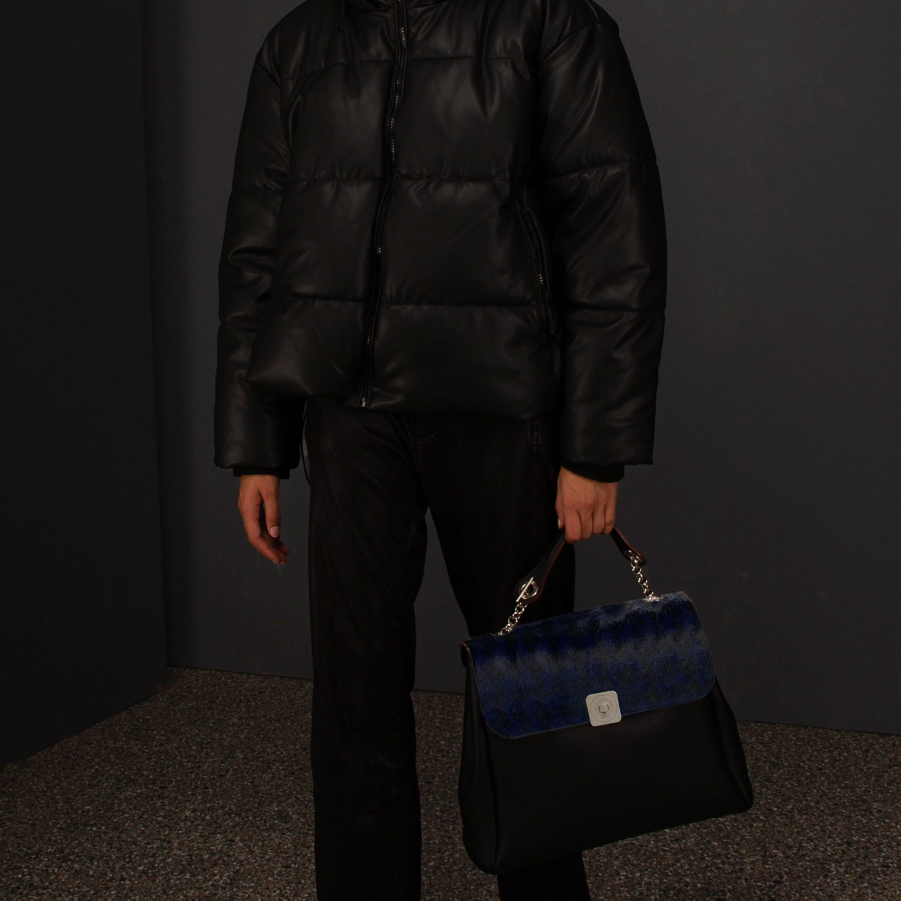 Small bag - Removable flap and shoulder handle