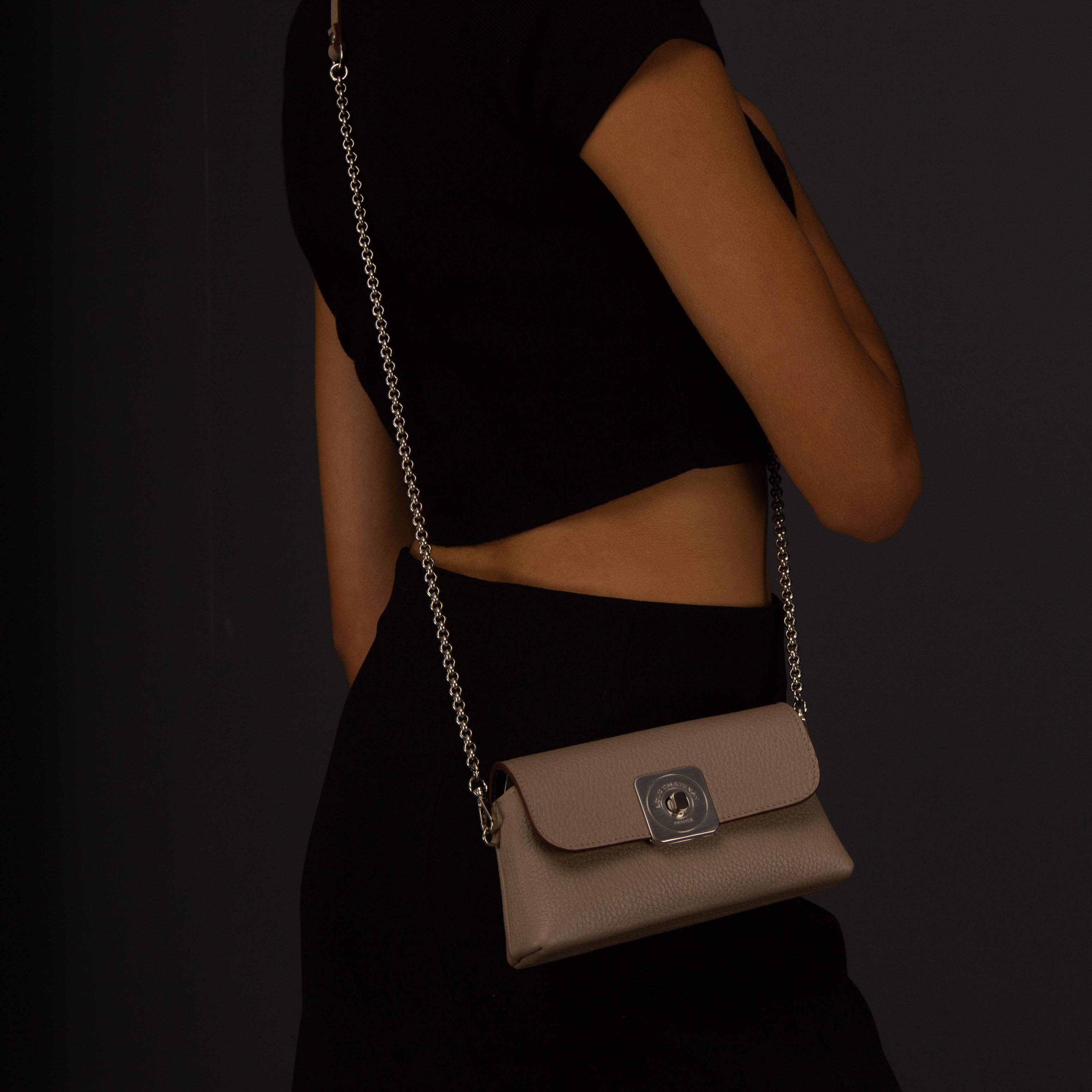 SAC - NANO XL - TAUPE - RABAT - NANO XL - RECTO - TAUPE - CHAINE - BANDOULIERE - MOUSQUETONS - PORTE 1 - LOLO - CHATENAY