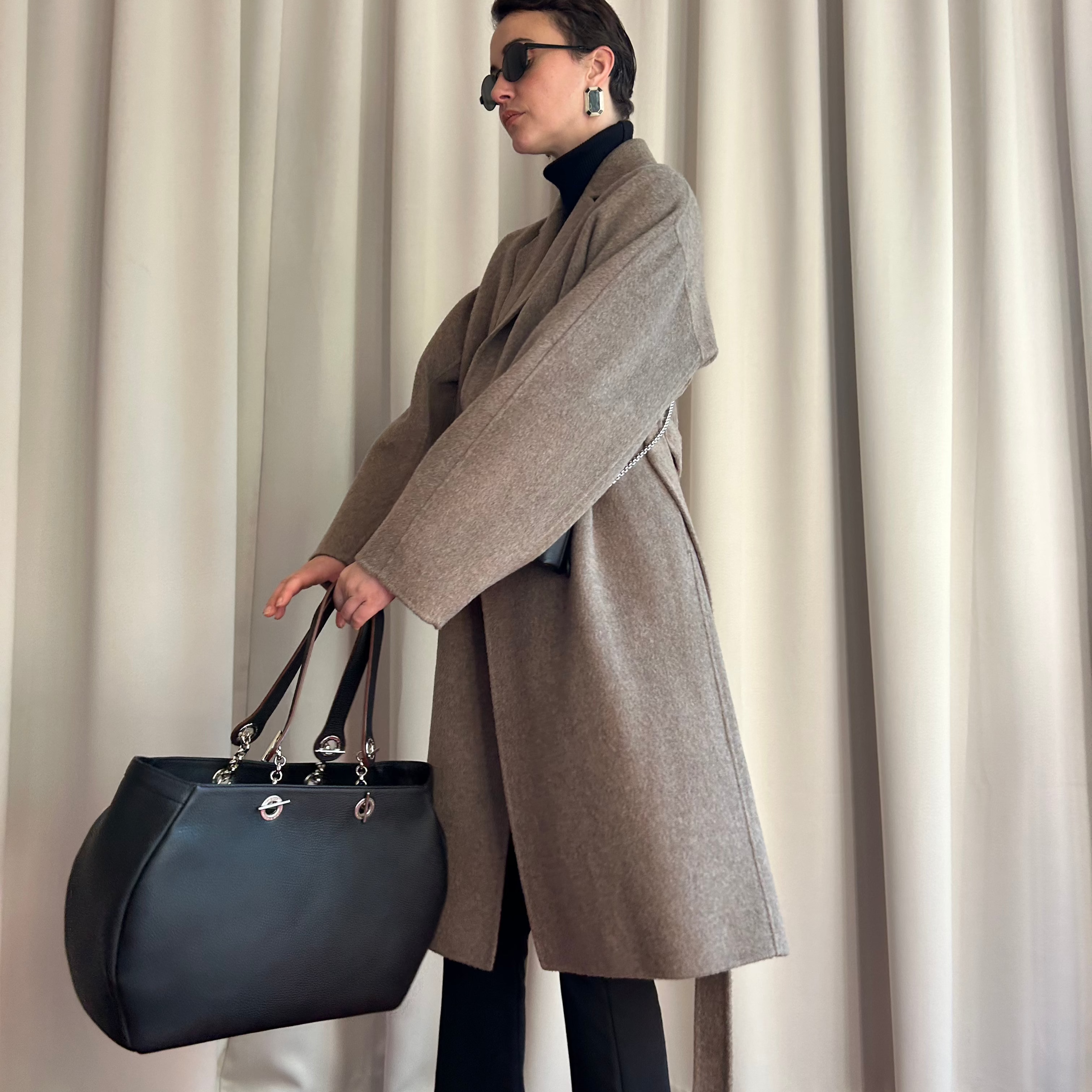 cabas-48H-cuir-luxe-noir-poignees-porte-005-lolo-chatenay