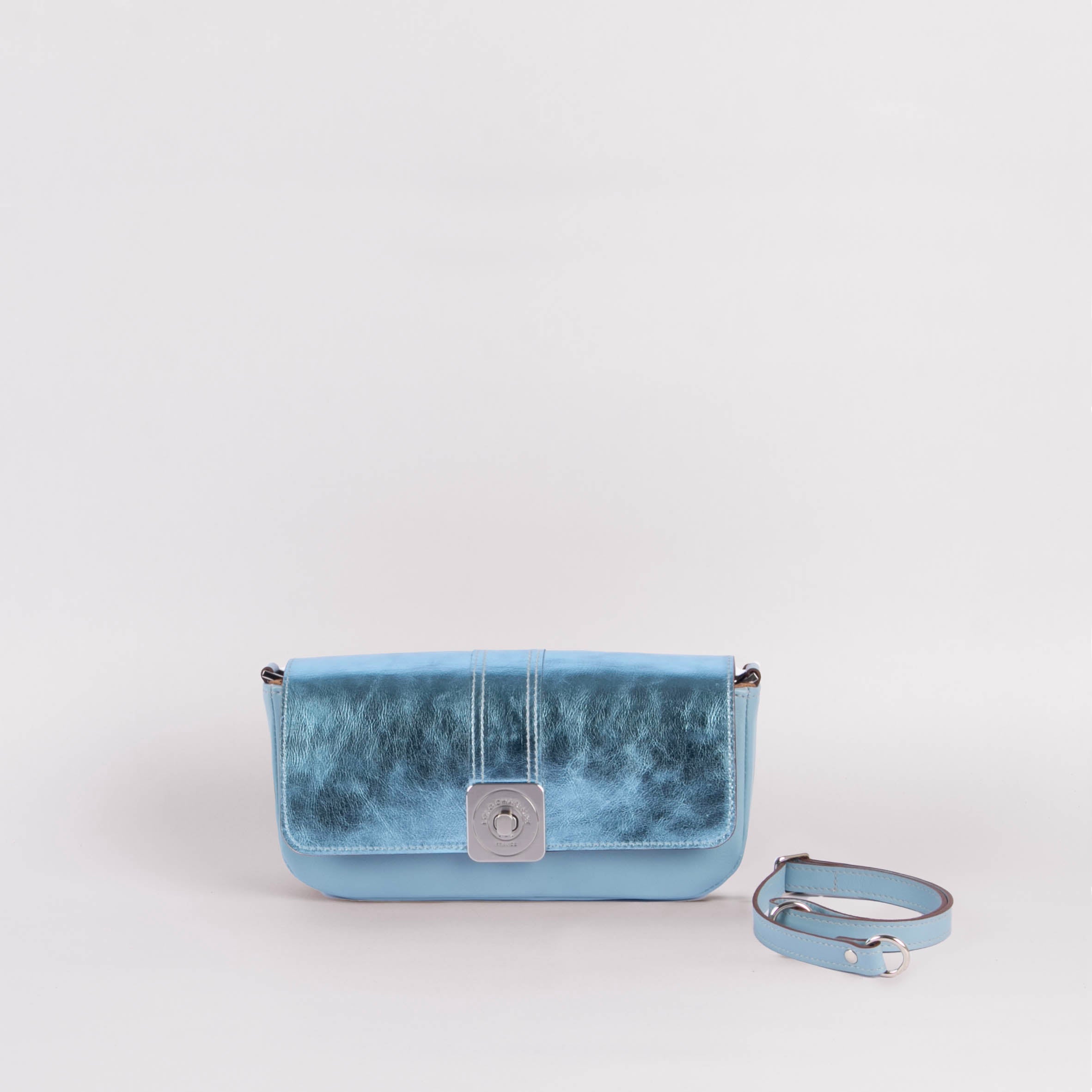sac-auguste-cuir-luxe-bleu-pastel-et-metallise-baguette-soiree-bandouliere-luxe-002-lolo-chatenay