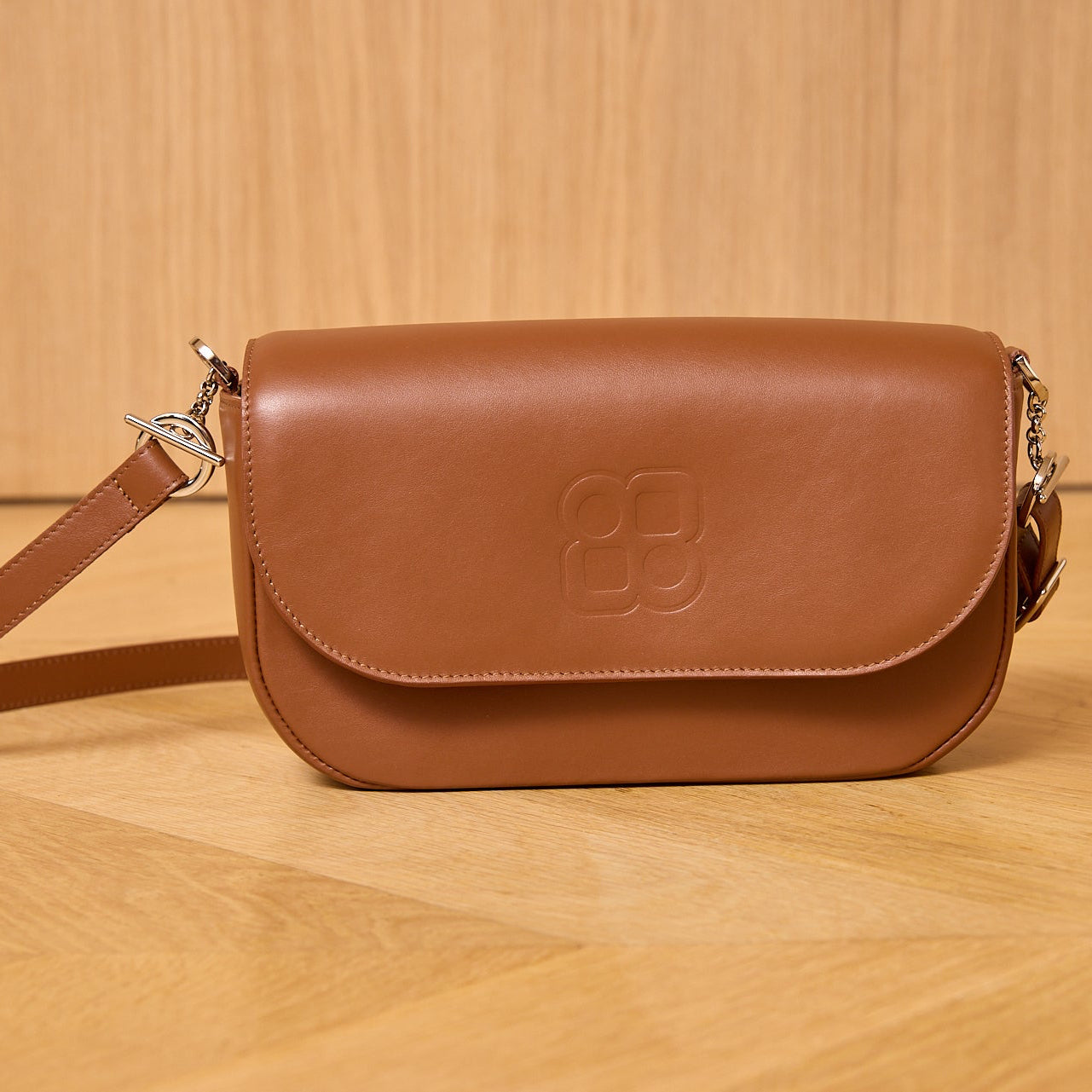 sac-jeanne-cuir-luxe-camel-bandouliere-006-lolo-chatenay