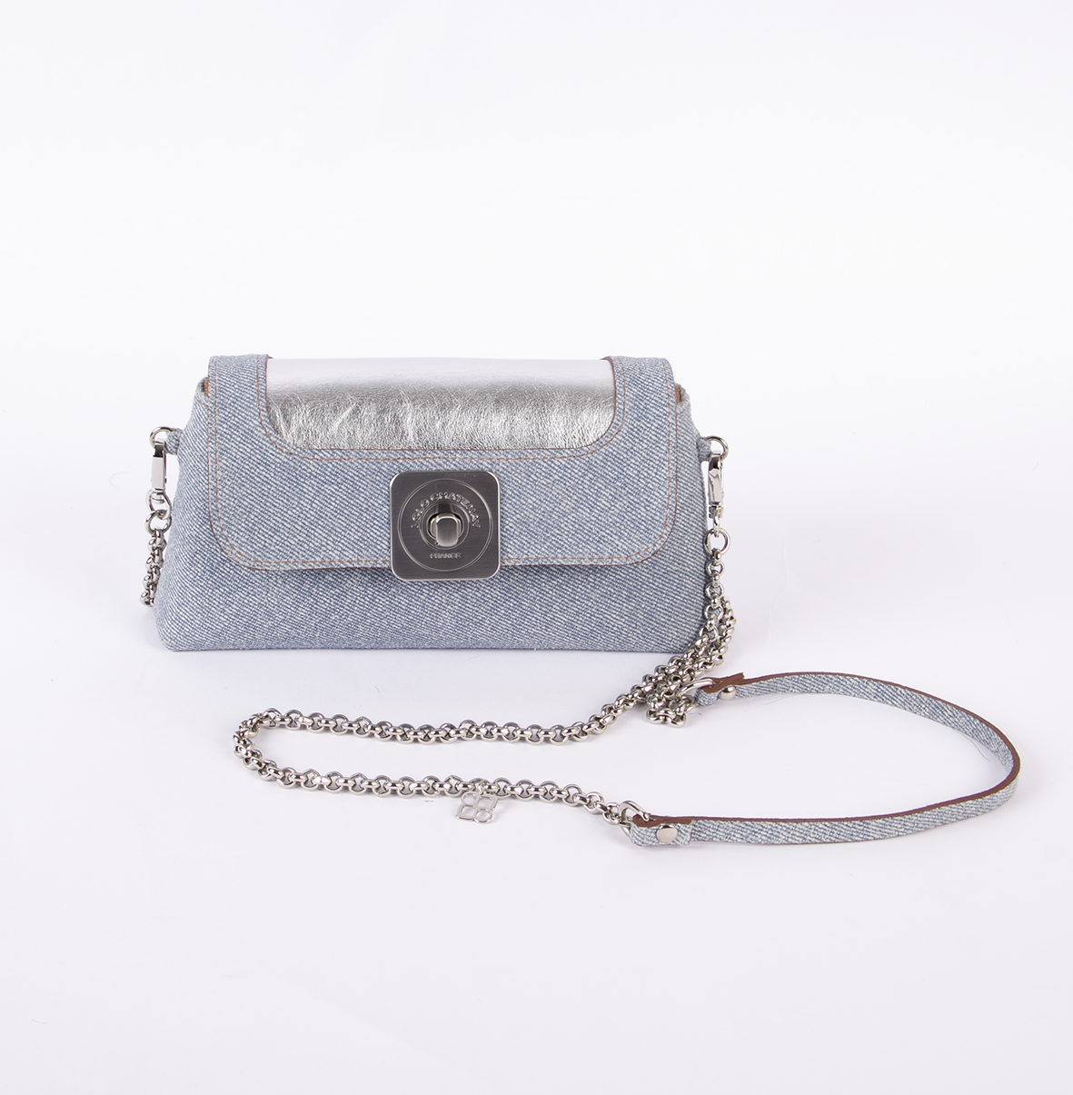 sac-nano-xl-bubble-cuir-facon-nubuck-denim-metallise-argent-chaine-bandouliere-003-lolo-chatenay