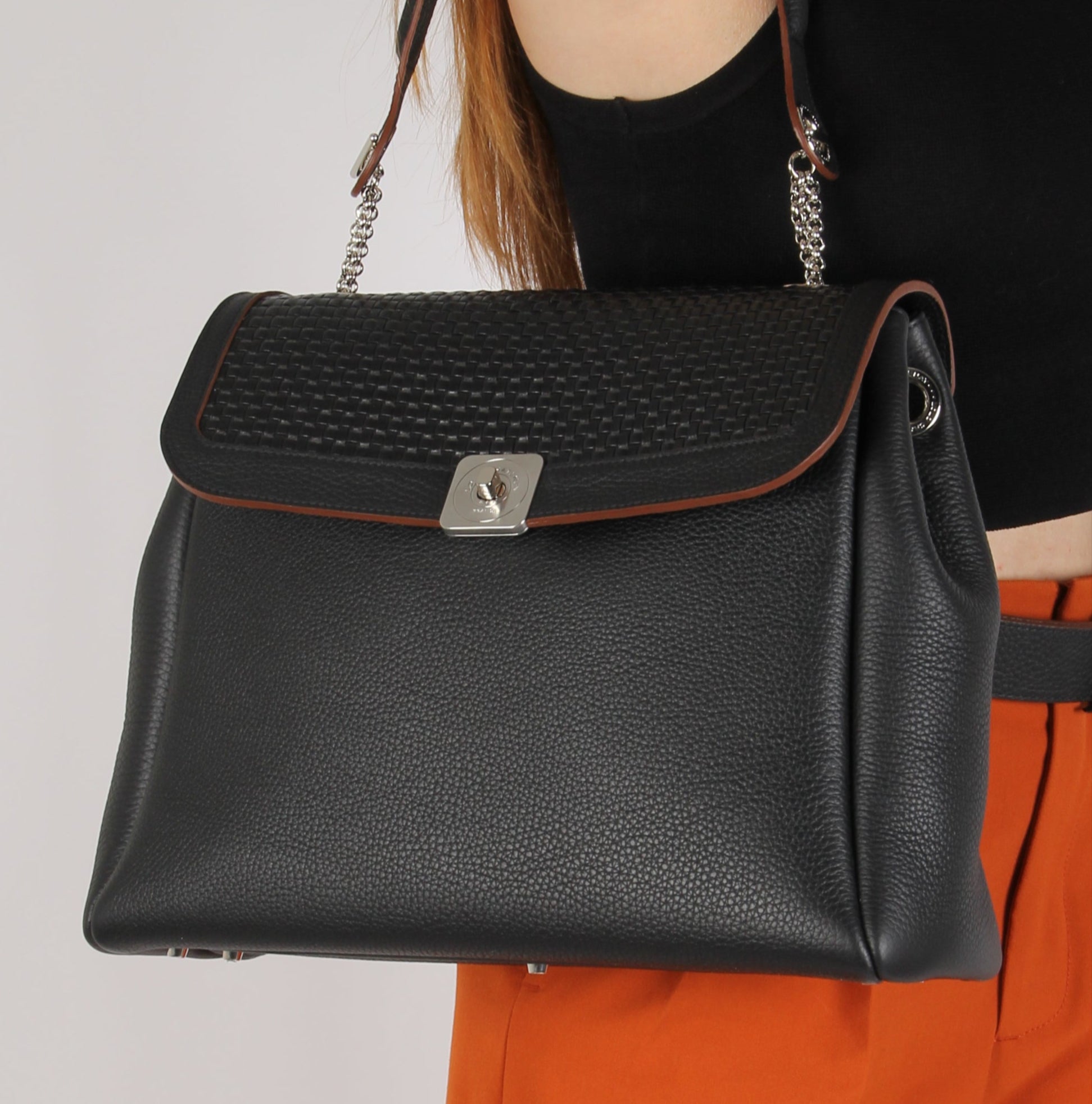 Small bag - Removable flap and shoulder handle
