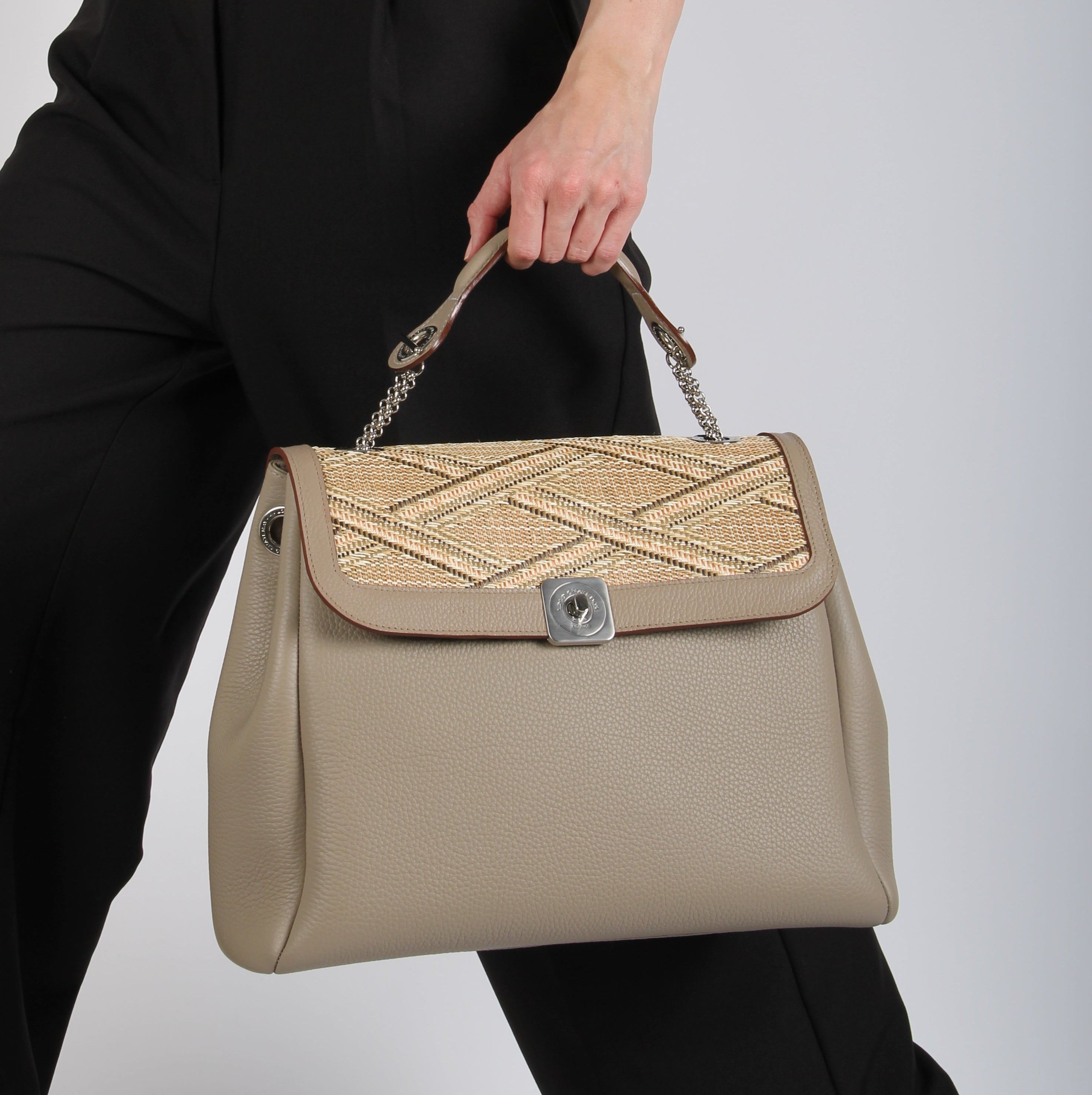 Small bag - Removable flap and shoulder handle