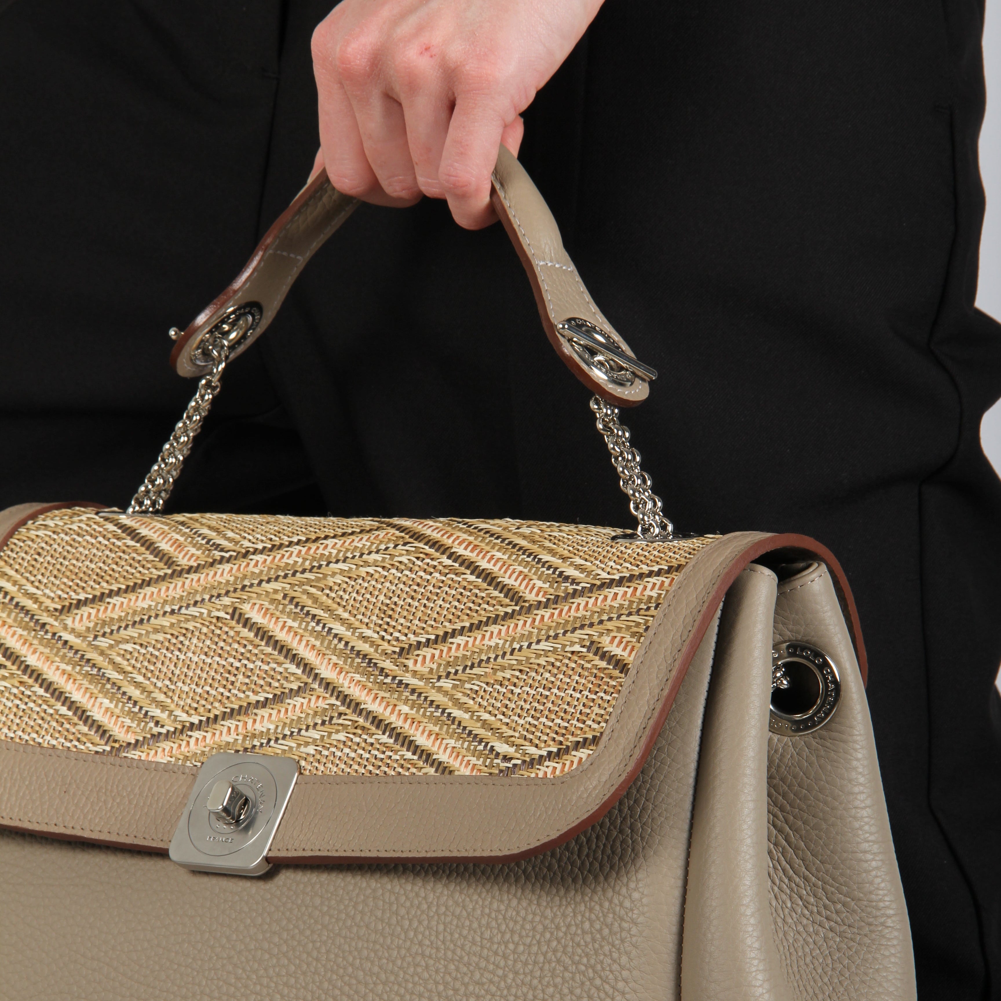 Small bag - Removable flap and shoulder handle