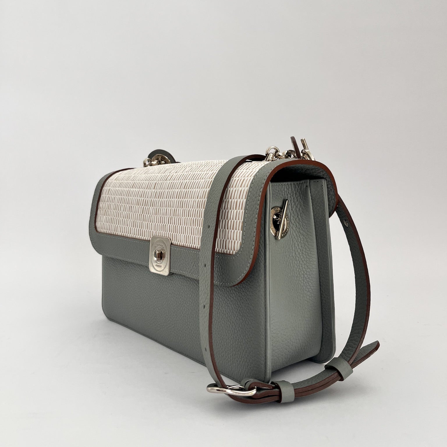 Small bag - Removable flap and shoulder handle
