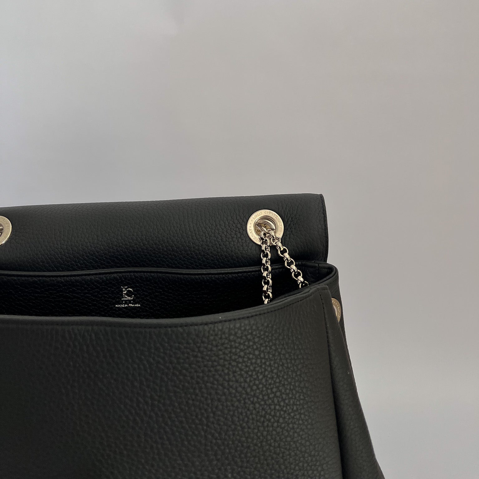 Small bag - Removable flap and shoulder handle