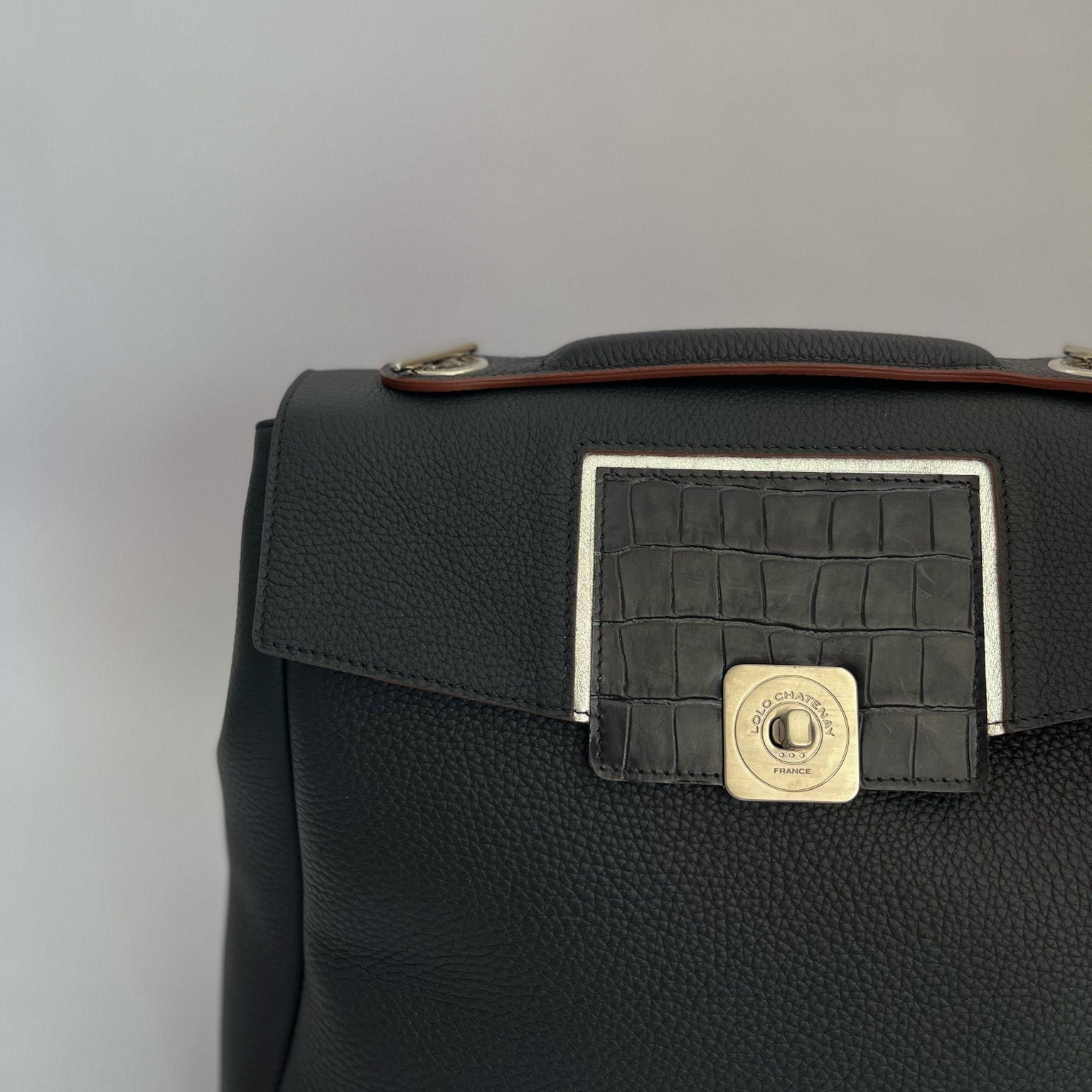 Small bag - Removable flap and shoulder handle
