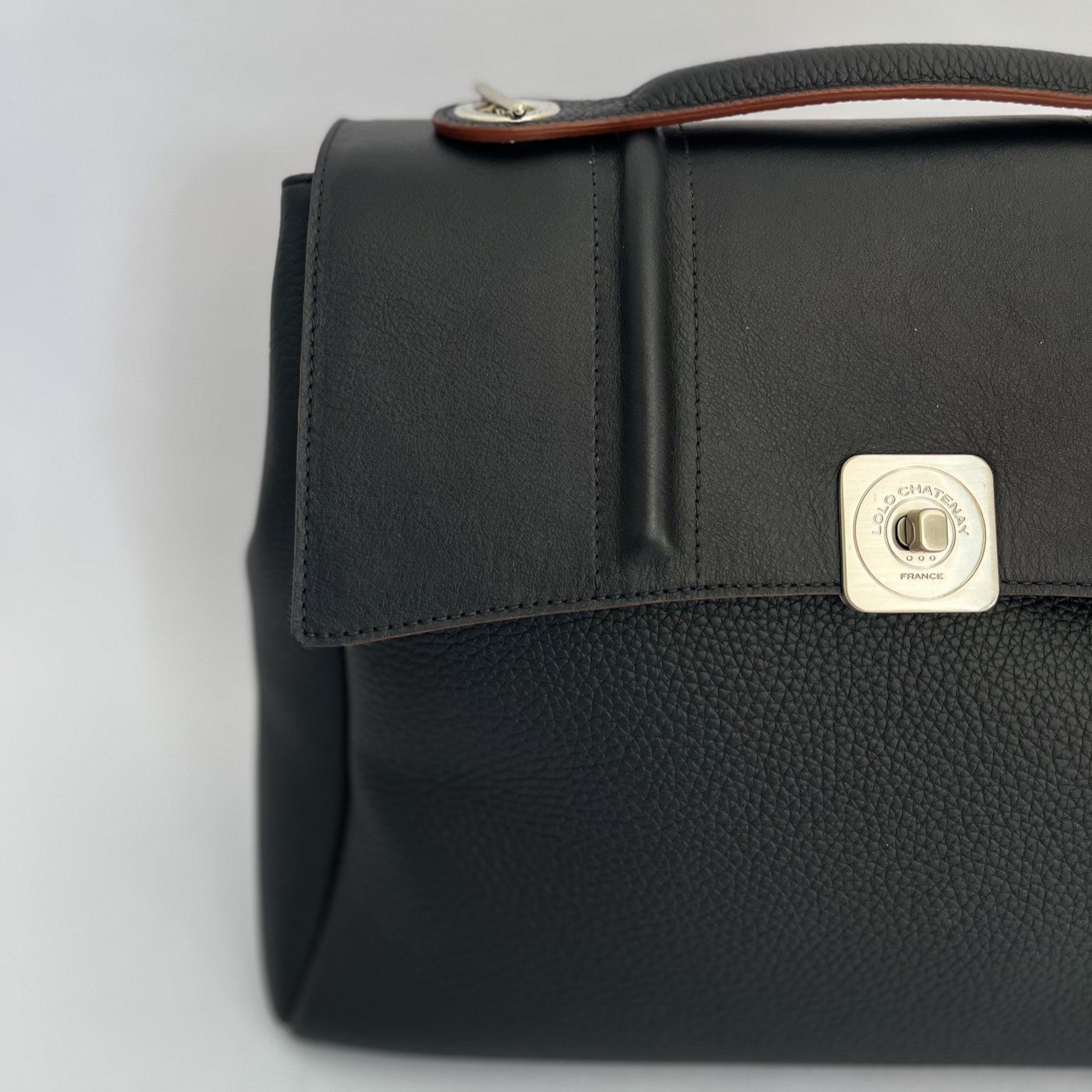 Small bag - Removable flap and shoulder handle