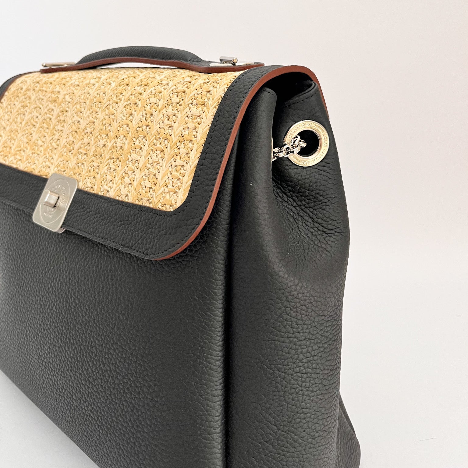 Small bag - Removable flap and shoulder handle