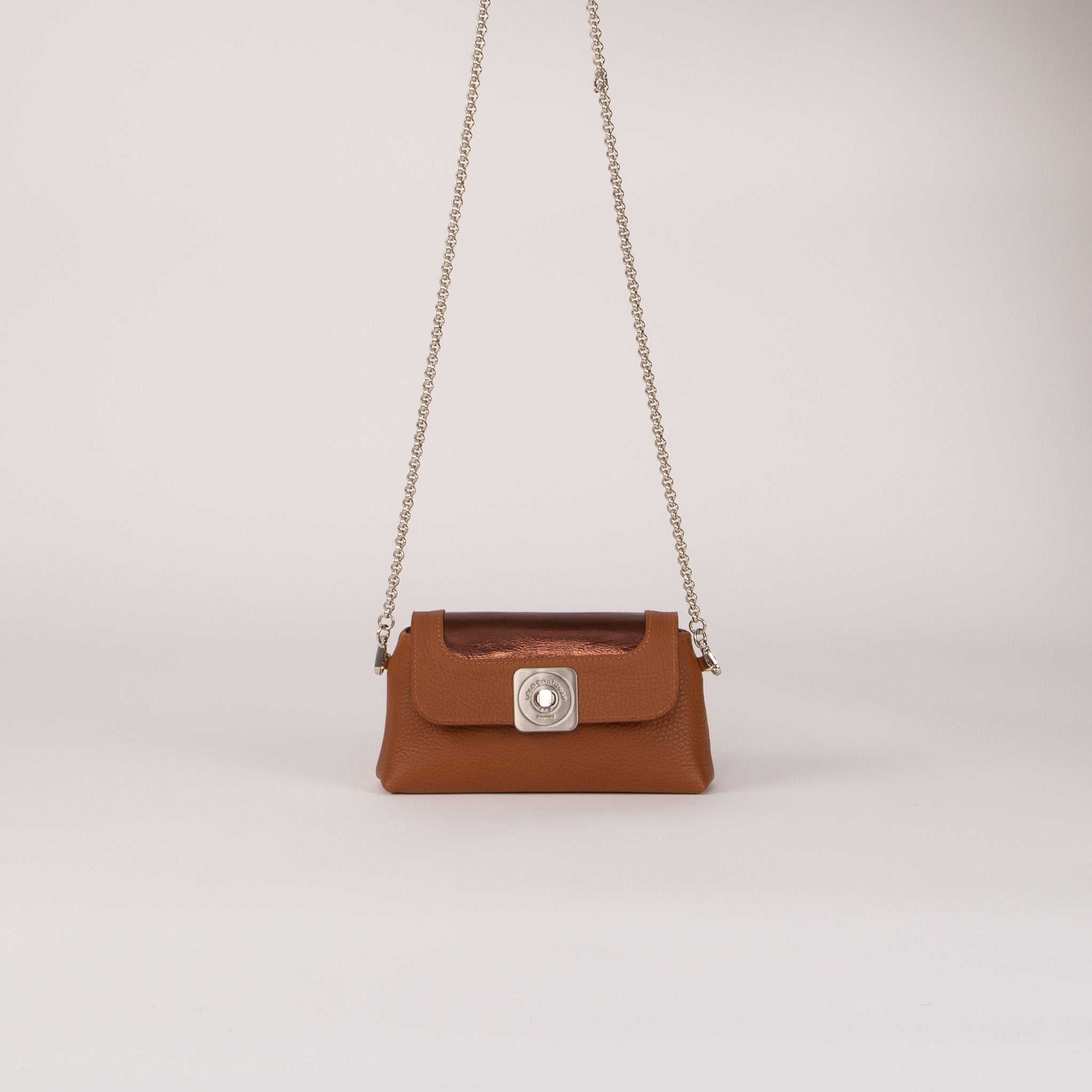 sac-nano-xl-cuir-luxe-camel-bubble-metallise-camel-chaine-bandouliere-003-lolo-chatenay
